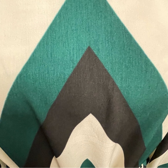 Who What Wear Chevron Long Sleeve Dress in Green and Black - Picture 4 of 7